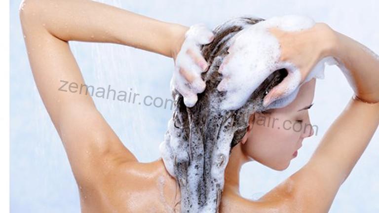 Sử dụng dầu dưỡng tóc hoặc dầu gội tự nhiên