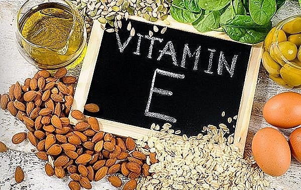 Dưỡng tóc bằng vitamin e và dầu ô liu