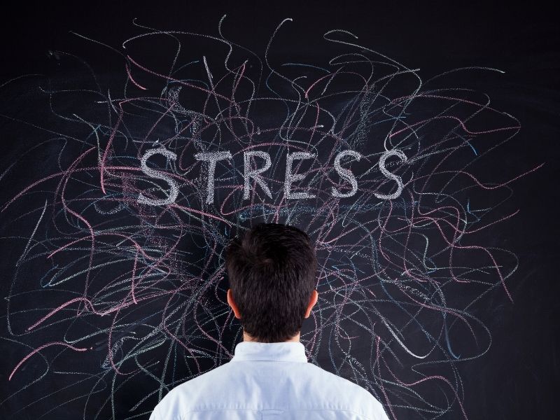 Stress là một yếu tố tác động làm rụng tóc nhiều ở nam