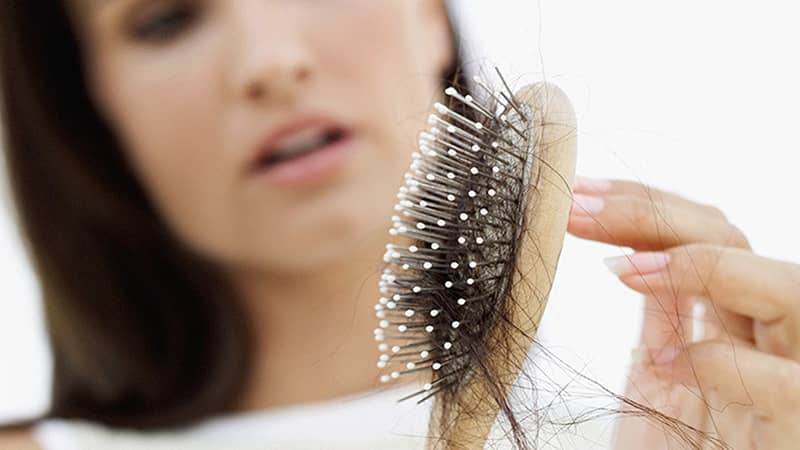 Gội đầu thường xuyên khiến tóc rụng nhiều