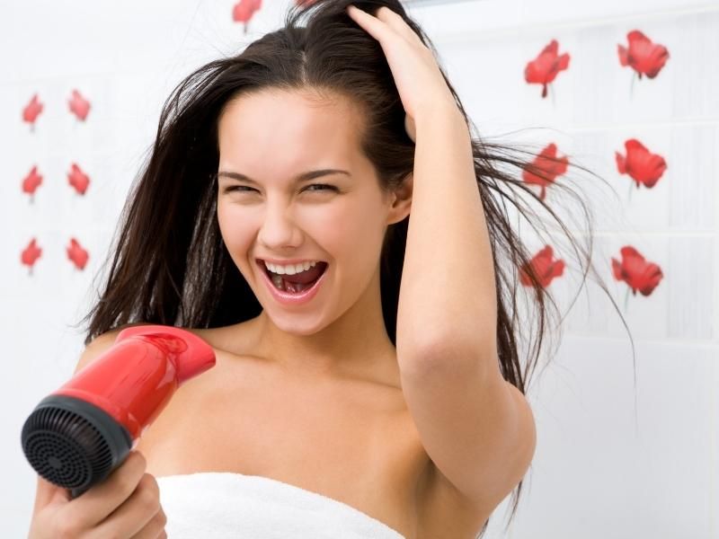Chăm sóc tóc hậu covid bằng việc hạn chế số lần dùng máy sấy tóc