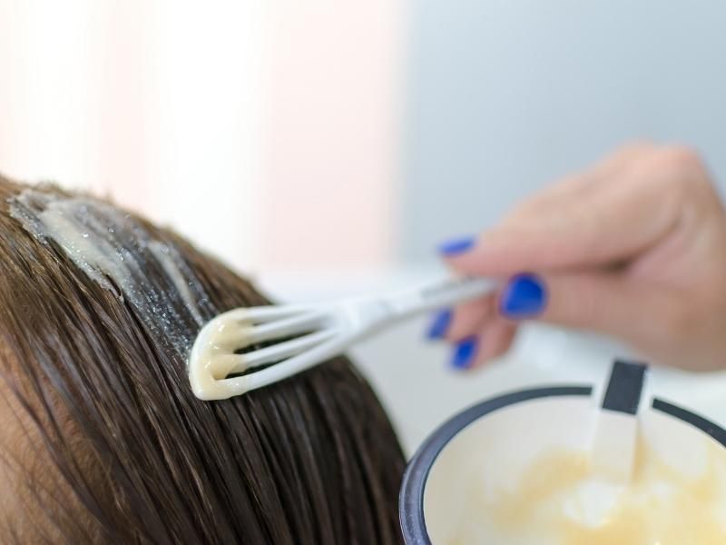 Có rất nhiều sản phẩm giữ ẩm cho tóc mà bạn có thể sử dụng