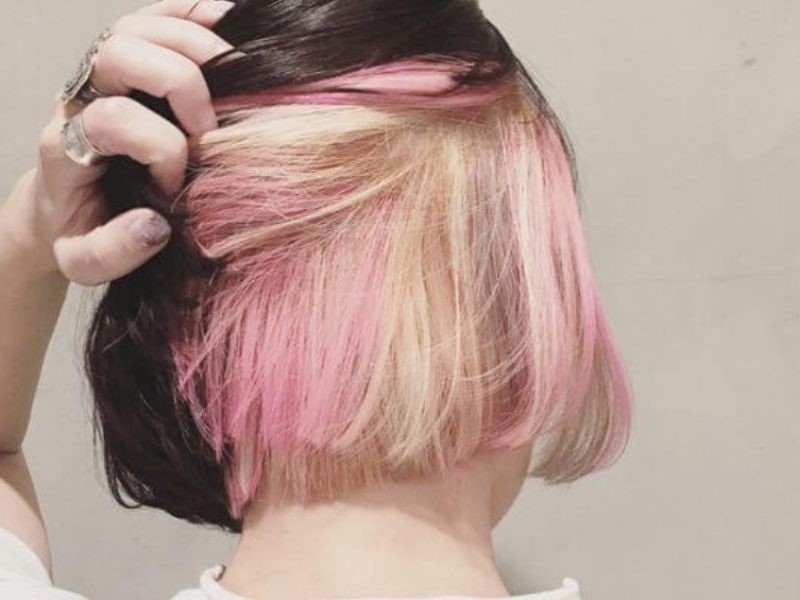 Kiểu nhuộm highlight ẩn cho tóc hồng vàng 