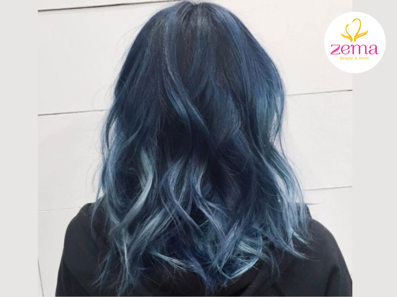Kiểu nhuộm tóc highlight xanh dương khói cá tính