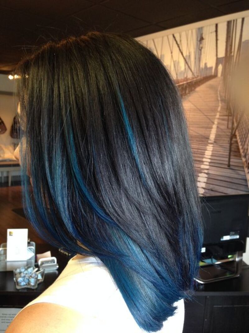Kiểu tóc highlight xanh dương là một sự lựa chọn hoàn hảo cho những ai yêu thích sự độc đáo và sáng tạo. Hãy khám phá hình ảnh để tìm kiếm cách để tạo ra một kiểu tóc xanh dương độc đáo và hoàn toàn phù hợp với phong cách của bạn.